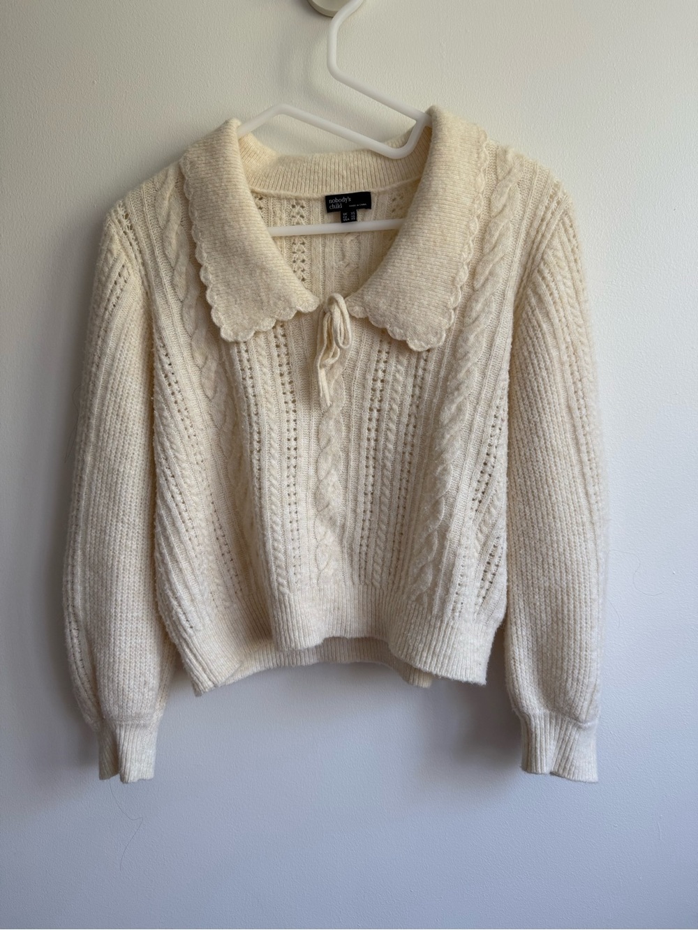 Aritzia Scalloped Collar Cable-Knit Crewneck Sweater in Cream